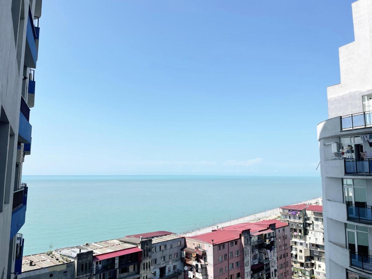 Beautiful Horizon First Line Apartment Batumi Bagian luar foto